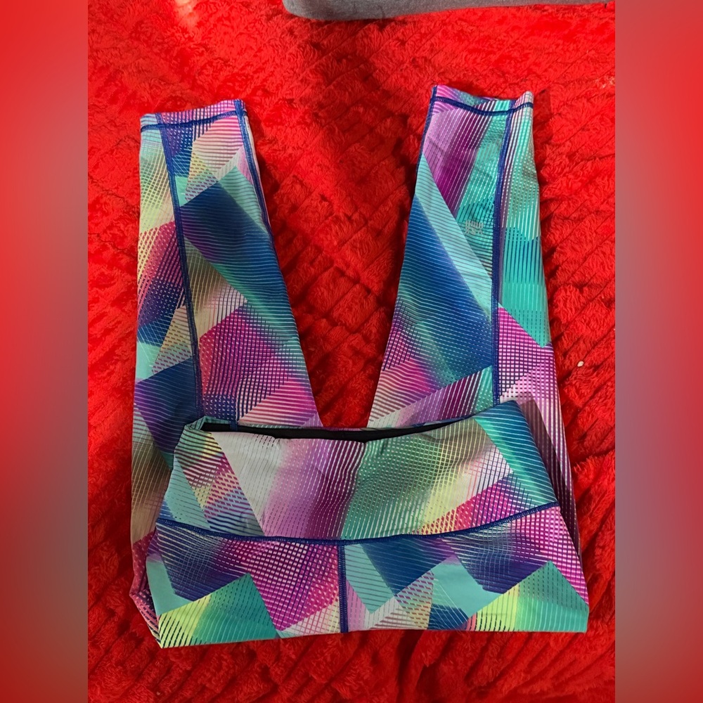 Victoria's Secret Multicolor Geometric Capri Leggings - Picture 3 of 3